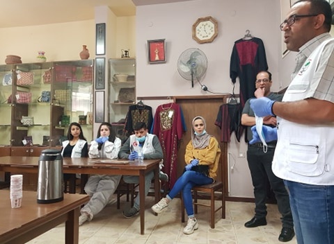 لجان العمل الصحي تنفذ مبادارت صحية وتوعية بمخاطر فيروس كورونا
